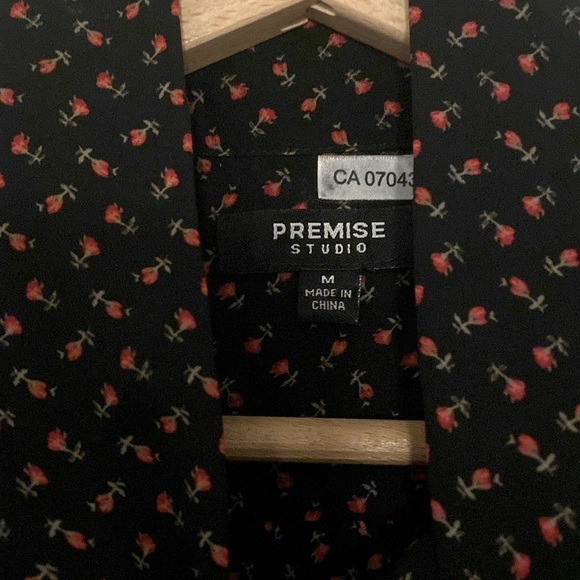 RW&CO Neck Tie Rose Blouse. - Picture 2 of 4